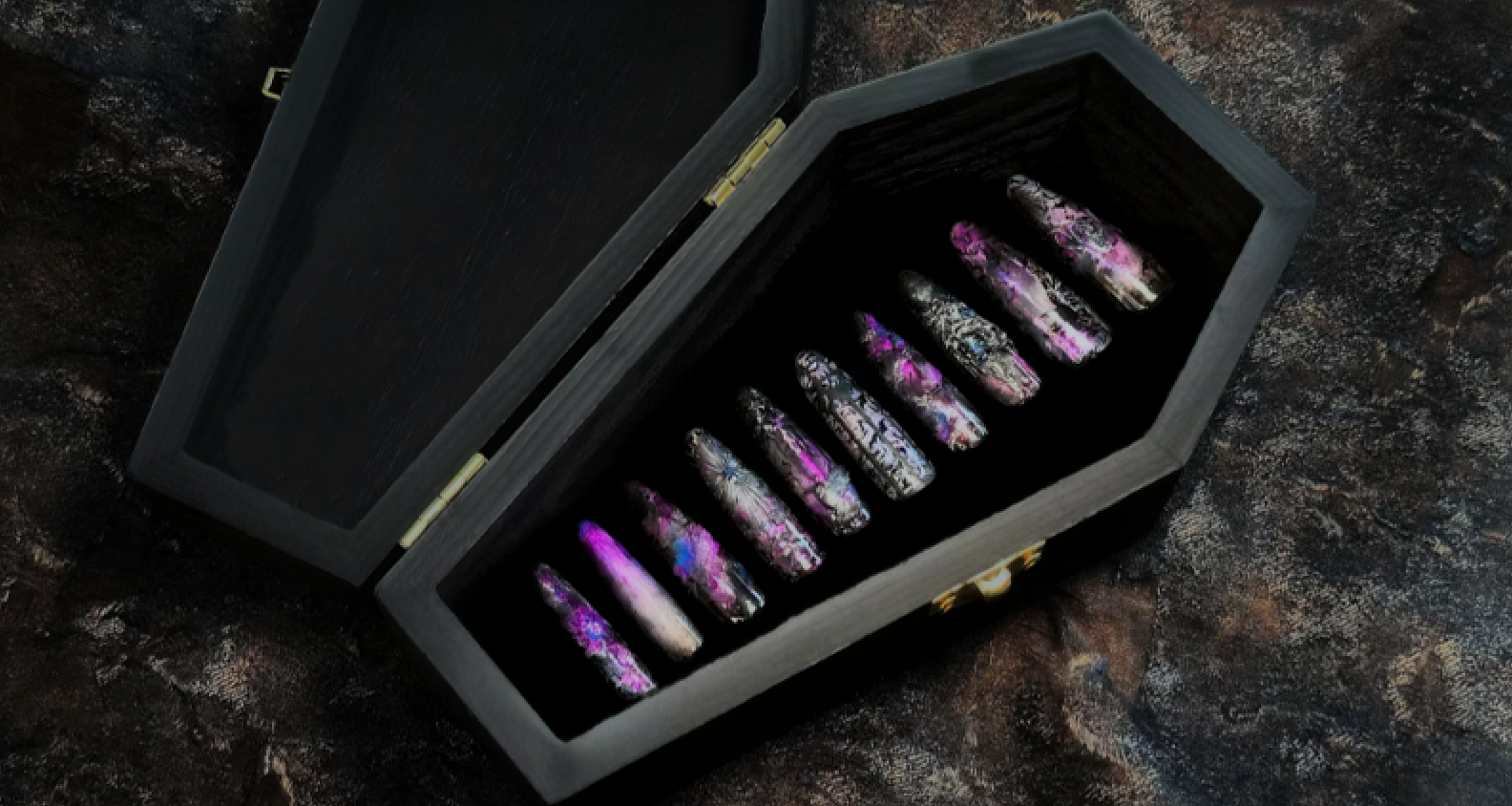 HandArtNails - A Gallery at Your Fingertips.