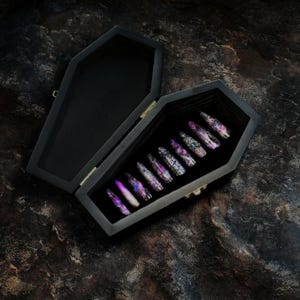 Purple Gothic Bat Nails "Bat Window" | Handartnails