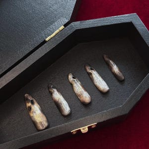 Burnt Lace Gothic Bride Nails "Ember Bride" |  Handartnails