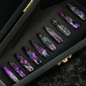 Purple Gothic Bat Nails "Bat Window" | Handartnails