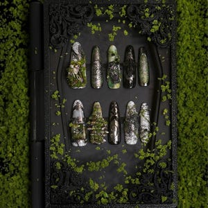 Mossy Gothic Nails "Doomsday Rust" | Handartnails