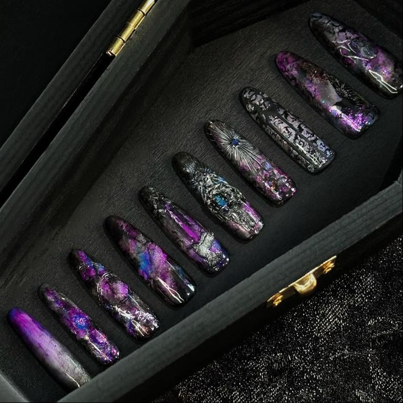 Purple Gothic Bat Nails "Bat Window" | Handartnails